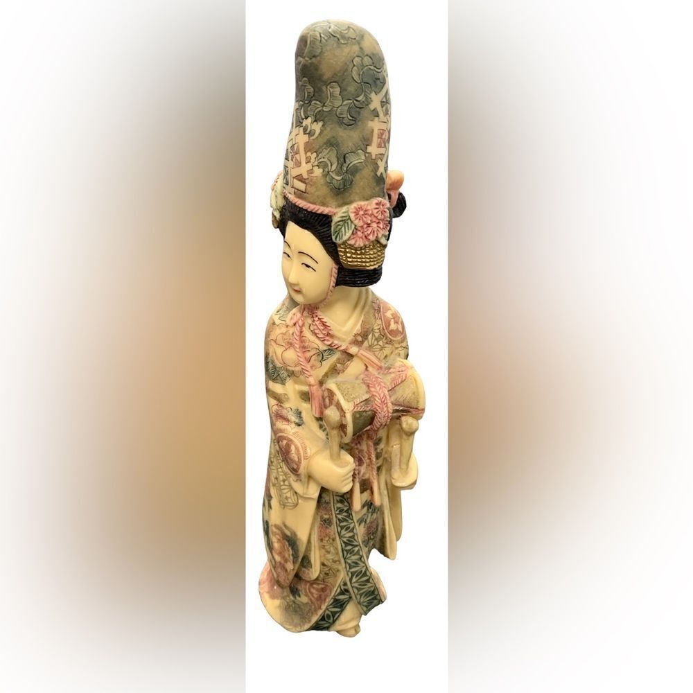 Collectible Mid 20th Century Chinese hand painted ivory Geji